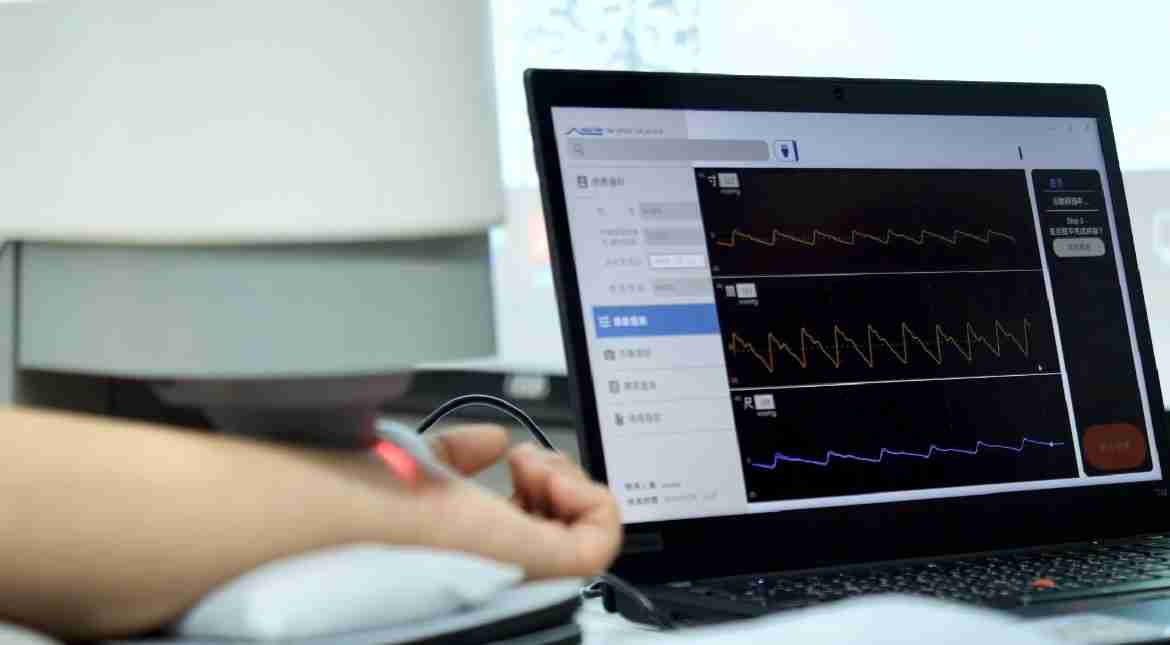 28国际耘康以高解析与拟真的显示技术，，，，将其应用于中医检测，，，提供“中医数位化检测方案”，，，使传统中医检测结果数据化与可视化